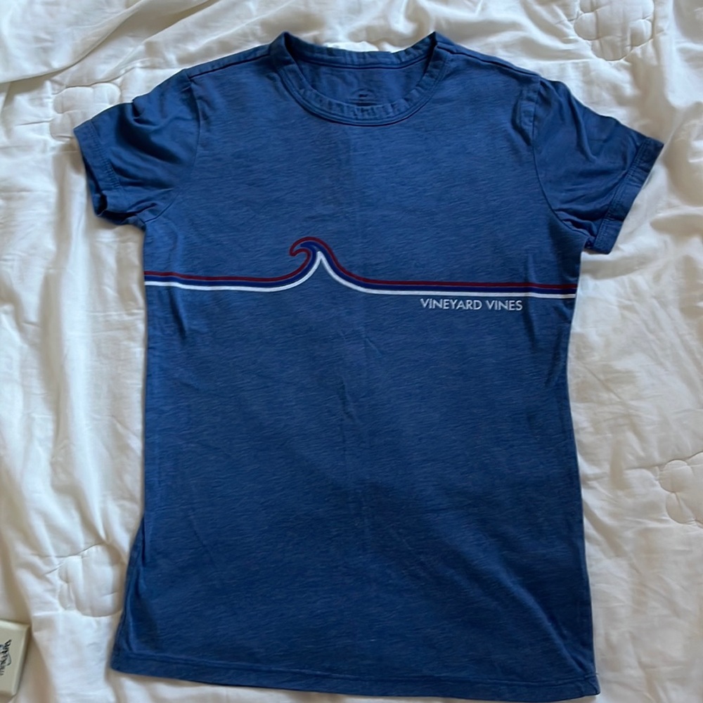 Vineyard Vines blue short sleeve t-shirt.